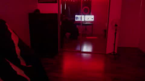 Snapshot of officialmoneyxxx chatting on 10-24-25, 05:53 Money online show from 10-24-25, 05:53