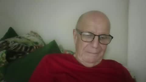 Snapshot of oggi95 chatting on 10-14-25, 07:25 oggi95 online show from 10-14-25, 07:25