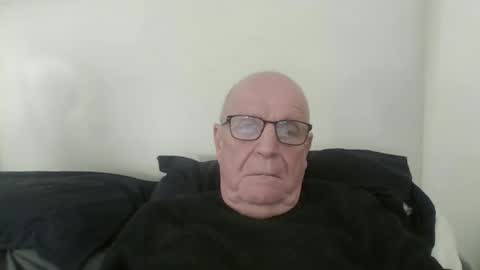 Snapshot of oggi95 chatting on 11-21-25, 12:04 oggi95 online show from 11-21-25, 12:04