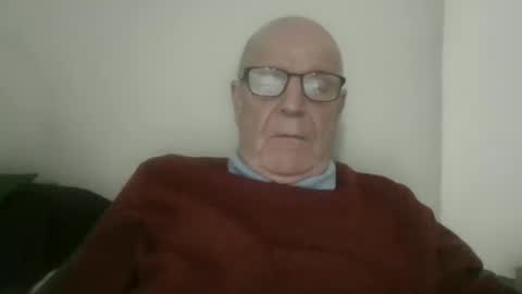 Snapshot of oggi95 chatting on 11-27-25, 04:20 oggi95 online show from 11-27-25, 04:20