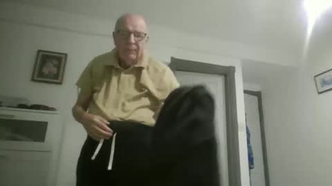 Snapshot of oggi95 chatting on 12-04-25, 04:16 oggi95 online show from 12-04-25, 04:16