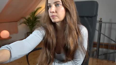 Snapshot of oh__lola chatting on 11-25-25, 05:46 Lola online show from 11-25-25, 05:46