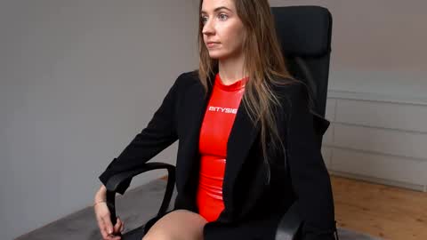 Snapshot of oh__lola chatting on 02-05-26, 02:43 Lola online show from 02-05-26, 02:43