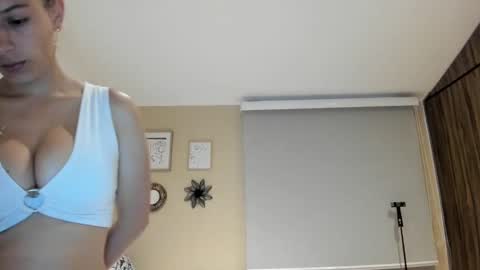 Snapshot of ohanna_ chatting on 12-20-24, 10:43 ohanna_ online show from 12-20-24, 10:43