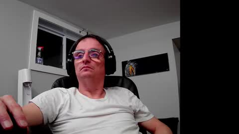 Snapshot of ohbitt chatting on 10-08-25, 04:32 ohbitt online show from 10-08-25, 04:32