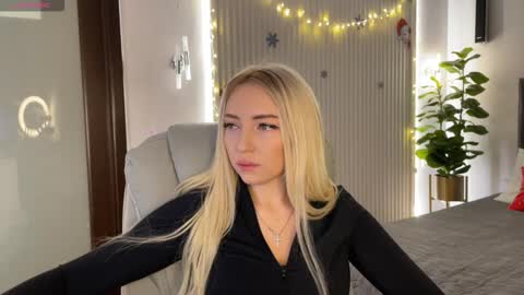 Emma online show from 12-19-25, 01:12