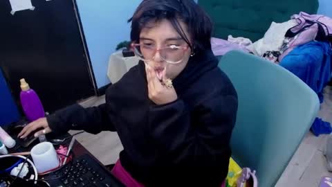 Snapshot of ohmysqueak chatting on 07-05-26, 03:41 ohmysqueak online show from 07-05-26, 03:41