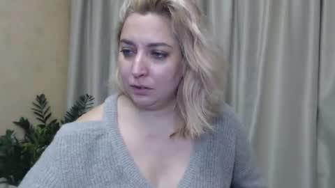 Snapshot of ohsweetiren chatting on 12-10-24, 10:17 Iren online show from 12-10-24, 10:17
