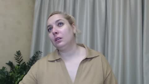 Snapshot of ohsweetiren chatting on 12-11-24, 07:31 Iren online show from 12-11-24, 07:31
