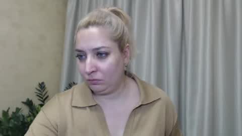 Snapshot of ohsweetiren chatting on 12-11-24, 10:36 Iren online show from 12-11-24, 10:36
