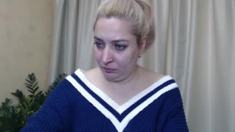 Snapshot of ohsweetiren chatting on 12-13-24, 07:47 Iren online show from 12-13-24, 07:47