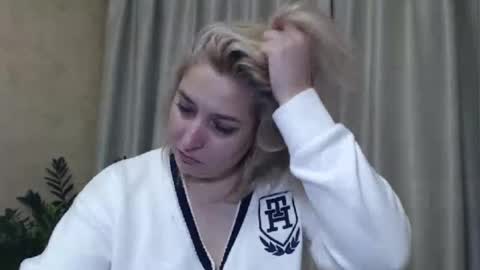 Snapshot of ohsweetiren chatting on 12-15-24, 12:06 Iren online show from 12-15-24, 12:06