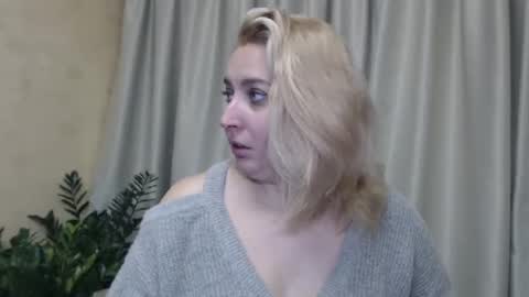 Snapshot of ohsweetiren chatting on 12-17-24, 09:07 Iren online show from 12-17-24, 09:07