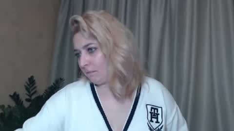 Snapshot of ohsweetiren chatting on 01-10-25, 10:17 Iren online show from 01-10-25, 10:17