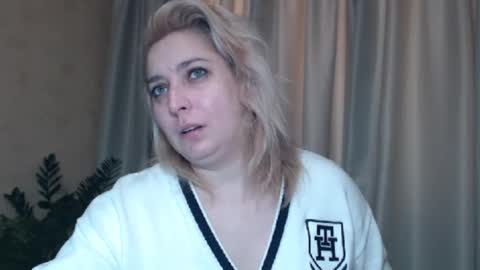 Snapshot of ohsweetiren chatting on 01-12-25, 07:11 Iren online show from 01-12-25, 07:11