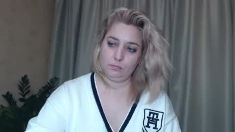 Snapshot of ohsweetiren chatting on 01-12-25, 10:12 Iren online show from 01-12-25, 10:12