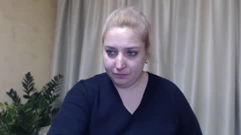 Snapshot of ohsweetiren chatting on 02-06-25, 10:15 Iren online show from 02-06-25, 10:15