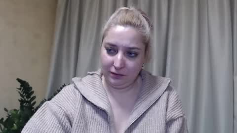 Snapshot of ohsweetiren chatting on 02-19-25, 10:12 Iren online show from 02-19-25, 10:12