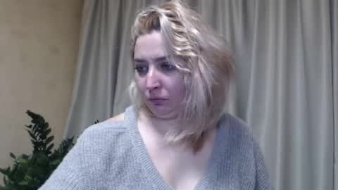 Snapshot of ohsweetiren chatting on 02-25-25, 06:36 Iren online show from 02-25-25, 06:36