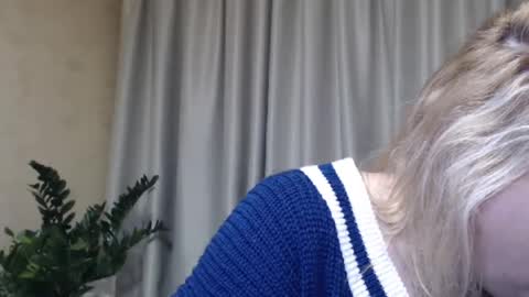 Snapshot of ohsweetiren chatting on 02-27-25, 10:04 Iren online show from 02-27-25, 10:04