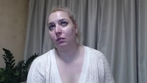 Snapshot of ohsweetiren chatting on 03-07-25, 10:13 Iren online show from 03-07-25, 10:13