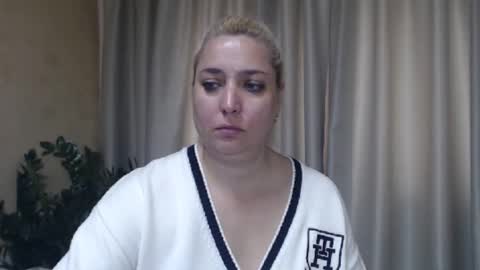 Snapshot of ohsweetiren chatting on 09-26-25, 07:12 Iren online show from 09-26-25, 07:12