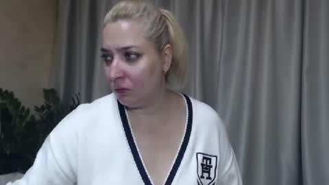 Snapshot of ohsweetiren chatting on 10-03-25, 07:16 Iren online show from 10-03-25, 07:16