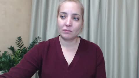 Snapshot of ohsweetmari chatting on 12-15-24, 08:25 Mari online show from 12-15-24, 08:25