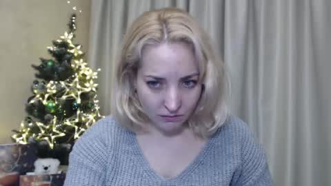 Snapshot of ohsweetmari chatting on 12-21-24, 09:44 Mari online show from 12-21-24, 09:44