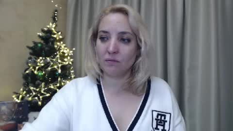 Snapshot of ohsweetmari chatting on 12-23-24, 06:16 Mari online show from 12-23-24, 06:16