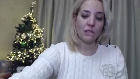 Snapshot of ohsweetmari chatting on 12-26-24, 12:14 Mari online show from 12-26-24, 12:14