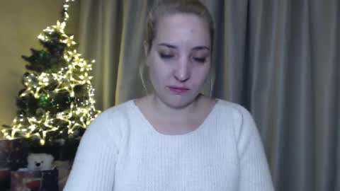 Snapshot of ohsweetmari chatting on 12-26-24, 04:04 Mari online show from 12-26-24, 04:04