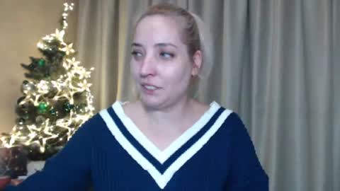 Snapshot of ohsweetmari chatting on 12-27-24, 11:50 Mari online show from 12-27-24, 11:50