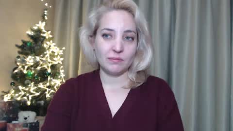 Snapshot of ohsweetmari chatting on 12-28-24, 03:26 Mari online show from 12-28-24, 03:26