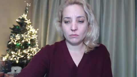 Snapshot of ohsweetmari chatting on 12-28-24, 06:40 Mari online show from 12-28-24, 06:40