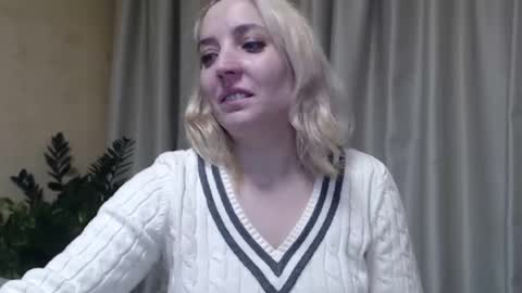 Snapshot of ohsweetmari chatting on 01-23-25, 08:13 Mari online show from 01-23-25, 08:13