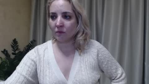 Snapshot of ohsweetmari chatting on 01-28-25, 06:39 Mari online show from 01-28-25, 06:39