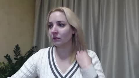 Snapshot of ohsweetmari chatting on 02-08-25, 11:33 Mari online show from 02-08-25, 11:33