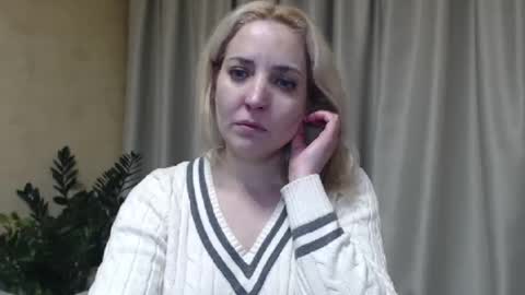 Snapshot of ohsweetmari chatting on 02-08-25, 05:39 Mari online show from 02-08-25, 05:39