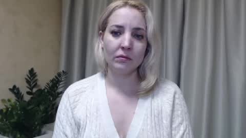 Snapshot of ohsweetmari chatting on 02-09-25, 11:47 Mari online show from 02-09-25, 11:47