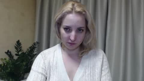 Snapshot of ohsweetmari chatting on 02-09-25, 09:17 Mari online show from 02-09-25, 09:17