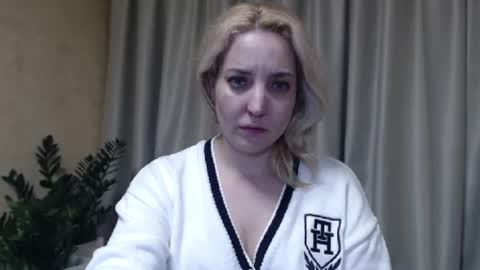 Snapshot of ohsweetmari chatting on 02-13-25, 06:16 Mari online show from 02-13-25, 06:16