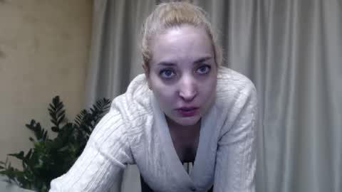 Snapshot of ohsweetmari chatting on 02-15-25, 02:44 Mari online show from 02-15-25, 02:44