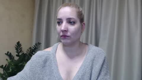 Snapshot of ohsweetmari chatting on 02-16-25, 01:27 Mari online show from 02-16-25, 01:27