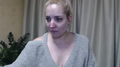 Snapshot of ohsweetmari chatting on 02-16-25, 08:00 Mari online show from 02-16-25, 08:00