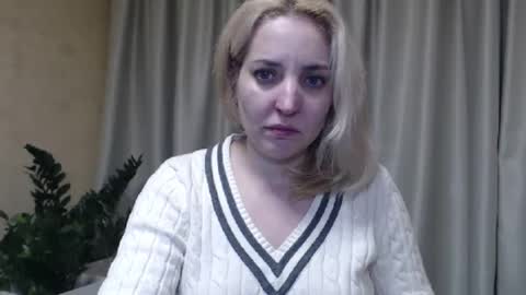 Snapshot of ohsweetmari chatting on 02-18-25, 04:05 Mari online show from 02-18-25, 04:05