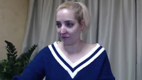 Snapshot of ohsweetmari chatting on 02-19-25, 06:10 Mari online show from 02-19-25, 06:10