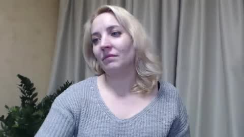 Snapshot of ohsweetmari chatting on 02-20-25, 02:13 Mari online show from 02-20-25, 02:13