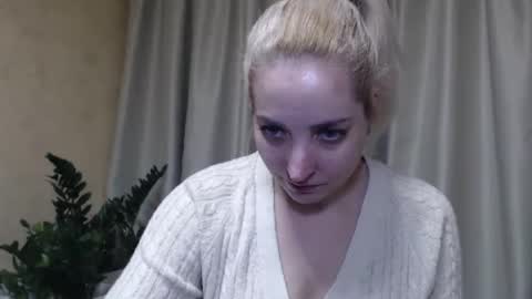 Snapshot of ohsweetmari chatting on 02-21-25, 11:44 Mari online show from 02-21-25, 11:44