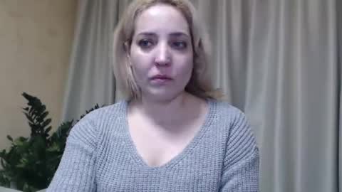 Snapshot of ohsweetmari chatting on 02-28-25, 01:47 Mari online show from 02-28-25, 01:47